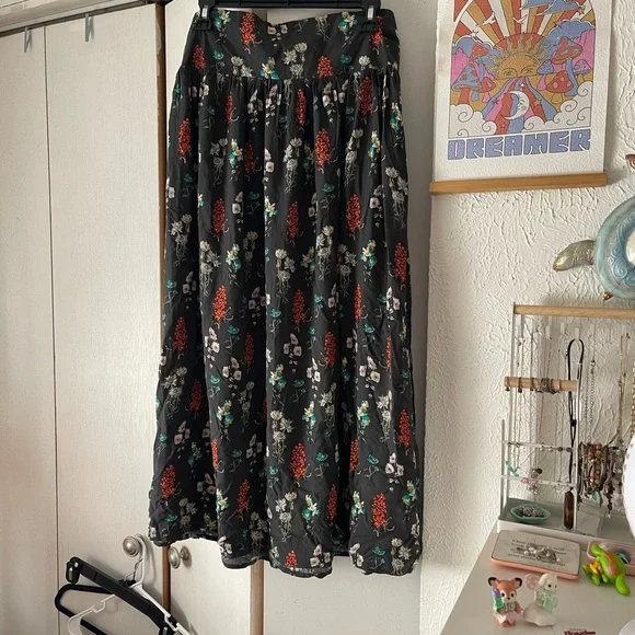 NATURAL LIFE Floral Midi Skirt - Black and Red - Picture 4 of 11